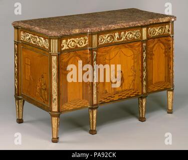 Commode à vantaux. Culture : l'allemand, Neuwied am Rhein. Décorateur : Dessins au pochoir et tampon-découpage de la marqueterie Elie Gervais (1721-1791) et son atelier. Designer : modèles de marqueterie de dessins par Januarius Zick (allemand, Munich avant 1730-1797 Ehrenbreitstein). Dimensions : 35 1/4 x 53 1/2 x 27 1/4 in. (89,5 x 135,9 x 69.2cm). Bouilloire : David Roentgen (allemand, Herrnhaag 1743-1807 Wiesbaden, master 1780) ; supports de Frise attribué à Pierre Rémond (français, Paris 1747-1812 Paris). Date : ca. 1775-79 Modifications à plus tard. Cette importante commode de Roentgen, ainsi qu'un autre exemple dans le Victoria Banque D'Images