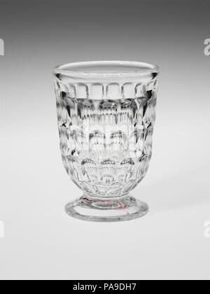 Tumbler. Culture : L'Américain. Dimensions : H. 4 5/8 in. (11,7 cm). Bouilloire : Bakewell, poires et Company (1836-1882). Date : 1850-70. Musée : Metropolitan Museum of Art, New York, USA. Banque D'Images