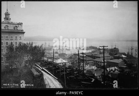 210 Quartier Vieux-Quebec-Basse-Ville - Pointe a Carcy - Port de Québec et l'édifice de la Douane BAnQ P560S1P464 Banque D'Images