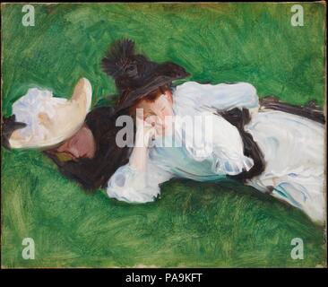 Deux filles sur une pelouse. Artiste : John Singer SARGENT (1856-1925), Florence Londres. Dimensions : 21 1/8 x 25 1/4 in. (53,7 x 64,1 cm). Date : ca. 1889. Sargent probablement peint cette toile à Fladbury Presbytère, une vieille maison qu'il loue dans le Worcestershire, Angleterre, où il a été rejoint par sa mère, ses soeurs, Emily et Violet, et d'autres personnes. 'V & Katie Vickers' s'inscrit dans une main inconnue sur le virer de bord de la toile. 'V' se réfère probablement à Violet, portant une robe noire parce que son père, le Dr FitzWilliam Sargent, venait de mourir. La femme dans la robe blanche ne peut pas être identif Banque D'Images