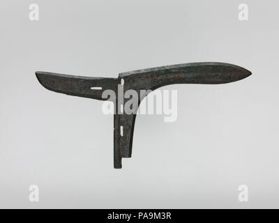 Dagger-Ax. Culture : la Chine. Dimensions : H. 4 9/16 in. (11,6 cm) ; W. 10 1/4 in. (26 cm). Musée : Metropolitan Museum of Art, New York, USA. Banque D'Images