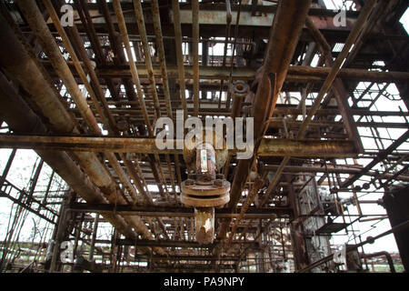 La structure métallique à l'intérieur de l'Union Carbide abandonné ancien complexe industriel, Bhopal, Inde Banque D'Images