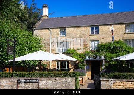 Le lapin sauvage, Kingham, Oxfordshire, UK Banque D'Images