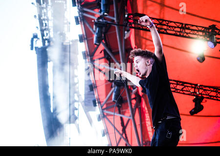 Le Danemark, Roskilde - Juillet 4, 2018. Le chanteur et multi-instrumentiste Saveus effectue un concert live au cours de la Danish music festival Festival de Roskilde en 2018. (Photo crédit : Gonzales Photo - Flemming Bo Jensen). Banque D'Images