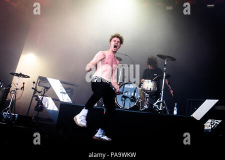 Le Danemark, Roskilde - Juillet 4, 2018. Le chanteur et multi-instrumentiste Saveus effectue un concert live au cours de la Danish music festival Festival de Roskilde en 2018. (Photo crédit : Gonzales Photo - Flemming Bo Jensen). Banque D'Images