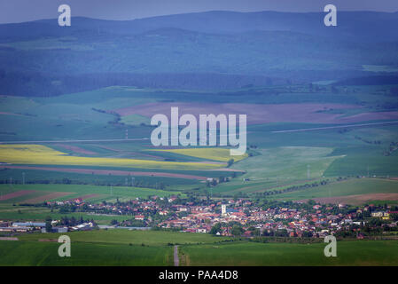 Letanovce village, sur le bord de dans ce qu'on appelle le Parc National du Paradis slovaque, partie nord de Monts Métallifères slovaques en Slovaquie Banque D'Images