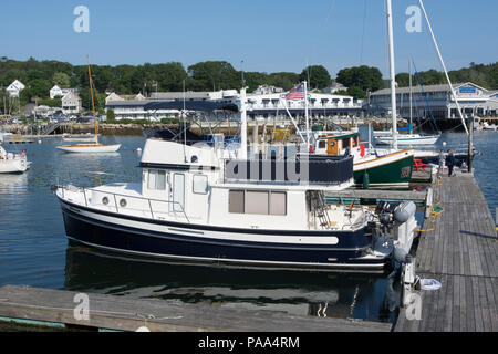 Yachts privés amarrés à Boothbay Harbor, Maine, USA Banque D'Images