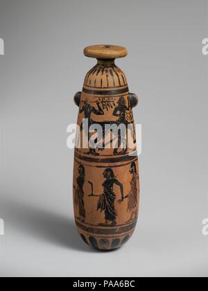 Vase en terre cuite alabastron (parfum). Culture : l'étrusque. Dimensions : H. 7 1/8 in. (18,1 cm). Date : 6ème siècle avant. La frise, Héraclès et les centaures frise inférieure, flûtiste principale procession de la frise supérieure, les femmes représentant Héraclès en compagnie de trois centaures, est peut-être une référence à l'histoire de la bataille du héros grec avec Pholos et ses compagnons de centaures. La scène ci-dessous n'a pas évident qu'une connexion à la narration. Cette forme, souvent fait de l'albâtre et copié par des potiers de Corinthe, est rare avec les potiers étrusque travaillant dans le sud l'étrurie. Musée : Metropolitan Mus Banque D'Images