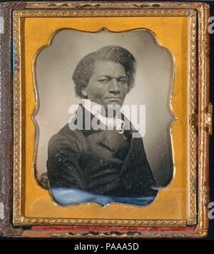 Frederick Douglass. Artiste : Inconnu (américain). Dimensions : 8,3 × 7 cm (3 1/4 x 2 3/4 in.). Date : ca. 1855. Nés dans l'esclavage, Frederick Douglass (1817-1895) échappé à son esclavage en 1838 et est devenu le plus convaincant de l'orateur pour la cause de l'abolition, entre autres causes réformistes. En plus de fonder un journal et penning trois autobiographies, il fait de nombreuses conférences avant et pendant la guerre civile, 'tonner contre l'esclavage", selon les termes de W. E. B. Du Bois. L'un des premiers théoriciens critiques de la photographie, Douglass livré plusieurs conférences sur le sujet entre 1861 et 1865, Banque D'Images