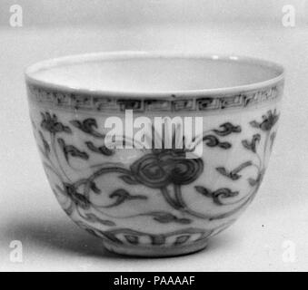 Cup. Culture : la Chine. Dimensions : H. 1 1/2 in. (3,8 cm) ; Diam. 2 1/8 in. (5,4 cm). Musée : Metropolitan Museum of Art, New York, USA. Banque D'Images