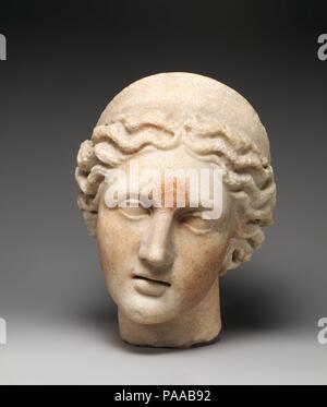 En tête d'une déesse portant un turban. Culture : Roman. Dimensions : H. 9 1/16 in. (23 cm). Date : 1er et 2e siècle de notre ère. Tête de femme portant un turban. Musée : Metropolitan Museum of Art, New York, USA. Banque D'Images