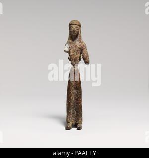 Statuette en bronze d'une femme. Culture : le grec. Dimensions : H. : 4 3/4 in. (12,1 cm). Date : 7ème siècle B.C. ou plus tard. Seule la partie supérieure de la figure est ancien. Il est caractéristique du style connu sous le nom de Daedalic, qui est particulièrement bien attesté en Crète, dans certaines parties de la Laconie, y compris du Péloponnèse ainsi que dans le sud de l'Italie et l'Ionie. Musée : Metropolitan Museum of Art, New York, USA. Banque D'Images