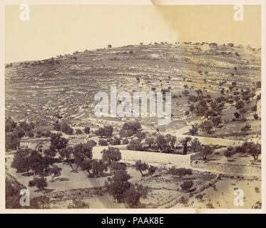 [Jardin de Gethsémané et le tombeau de la Vierge, Jérusalem]. Artiste : John Anthony (britannique, né en France, 1823-1901). Dimensions : Image : 12,8 x 16,2 cm (5 1/16 x 6 3/8 in.) Mont : 27,7 x 37,5 cm (10 7/8 x 14 3/4 in.). Date : 1860. Musée : Metropolitan Museum of Art, New York, USA. Banque D'Images