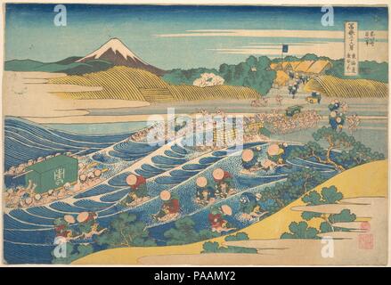 Fuji vu de Kanaya sur le Tokaido (Tokaido Kanaya no Fuji), de la série trente-six vues du Mont Fuji (Fugaku sanjurokkei. Artiste : Katsushika Hokusai (Japonais, Tokyo (EDO) 1760-1849 Tokyo (EDO)). Culture : le Japon. Dimensions : 10 1/4 x 15 1/4 in. (26 x 38,7 cm). Date : ca. 1830-1832. Les voyageurs traversent la rivière Oi à Kanaya sur l'autoroute Tokaido. Palanquins et les individus sont disposés dans le rythme des vagues. La turbulente de jouer des couleurs et des lignes défis le Fuji monochromatique statique. Aussi connu sous le nom de l'oeuvre : 36 ANSICHTEN DES FUJI. Musée : Metropolitan Museum of Art, New York, États-Unis Banque D'Images