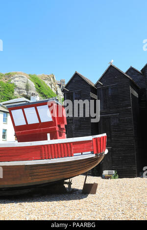 Boutiques du Net, l'historique de haut, en bois noir, hangars, toujours utilisé par les pêcheurs pour stocker leurs engins, à Hastings, East Sussex, UK Banque D'Images