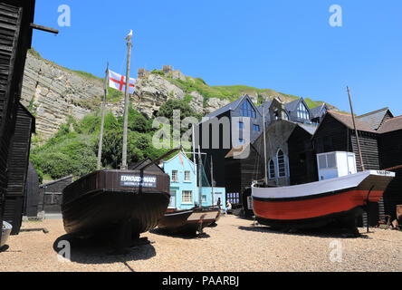 Boutiques du Net, l'historique de haut, en bois noir, hangars, toujours utilisé par les pêcheurs pour stocker leurs engins, à Hastings, East Sussex, UK Banque D'Images