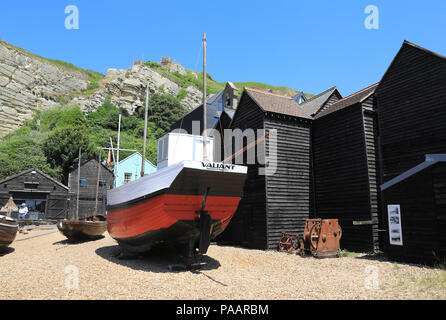 Boutiques du Net, l'historique de haut, en bois noir, hangars, toujours utilisé par les pêcheurs pour stocker leurs engins, à Hastings, East Sussex, UK Banque D'Images