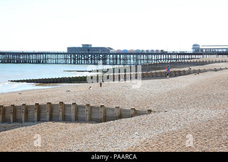 Hastings Pier, moderne reconstruite après avoir été ravagé par un incendie, et un prix d'architecture, sur la côte sud de l'East Sussex, UK Banque D'Images