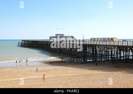 Hastings Pier, moderne reconstruite après avoir été ravagé par un incendie, et un prix d'architecture, sur la côte sud de l'East Sussex, UK Banque D'Images