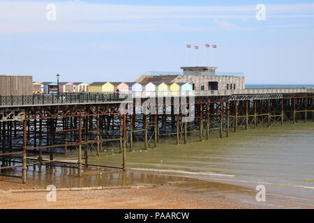 Hastings Pier, moderne reconstruite après avoir été ravagé par un incendie, et un prix d'architecture, sur la côte sud de l'East Sussex, UK Banque D'Images