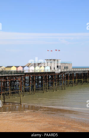 Hastings Pier, moderne reconstruite après avoir été ravagé par un incendie, et un prix d'architecture, sur la côte sud de l'East Sussex, UK Banque D'Images