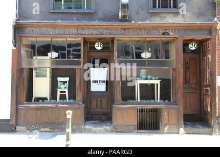 Boutiques excentriques sur l'arbre, dans la vieille ville, à Hastings, sur la côte sud, dans l'East Sussex, UK Banque D'Images