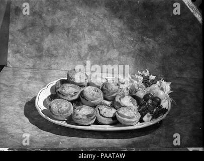 14034 SLNSW 240 gâteaux pris pour Smiths page cuisine hebdomadaire Banque D'Images