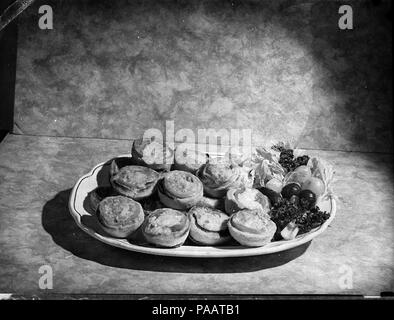 14030 SLNSW 240 tartes gâteaux pris pour Smiths page cuisine hebdomadaire Banque D'Images