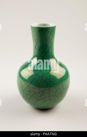 Vase. Culture : la Chine. Dimensions : H. 6 1/4 in. (15,9 cm). Musée : Metropolitan Museum of Art, New York, USA. Banque D'Images