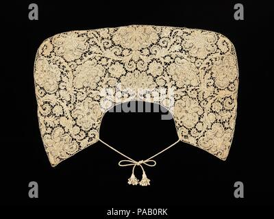 Collier. Culture : l'espagnol. Date : fin du 17ème siècle. Comme il est de coutume, à remodeler la dentelle, dentelle fine au début des morceaux dans leur forme originale sont assez rares. Que le motif dentelle remplit tout l'espace et est conforme à la forme de l'œuvre indique que ce collier est dans sa forme originale. Les liens sont plus tard pour remplacer ceux d'origine. Musée : Metropolitan Museum of Art, New York, USA. Banque D'Images