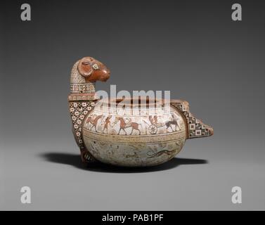 Cosmétique en terre cuite vase. Culture : l'Orient grec. Dimensions : hors tout : 3 7/8 x 5 3/16 in. (9,8 x 13,2 cm) de diamètre 3 au 13/16. 9,8 cm (). Date : le 4e quart du 6e siècle avant J.-C.. D'un côté de la partie supérieure de la frise de ce vase exquis, un jeune qui tient deux chevaux ailés et deux jeunes conduire un char. Animaux réels et imaginaires circuler sur les autres zones frise soigneusement rédigé entre les motifs géométriques. Le couvercle de la tête de bélier peut avoir servi comme poignée pour un cosmétique applicateur. Musée : Metropolitan Museum of Art, New York, USA. Banque D'Images