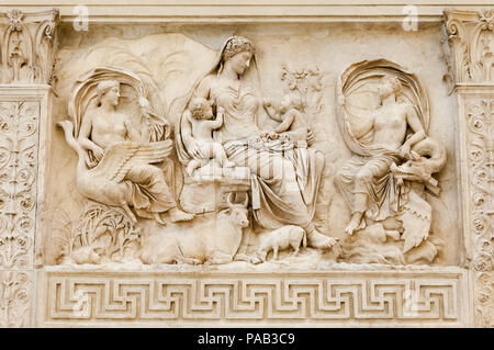 L 'Tellus' panneau de l'Ara Pacis Augustae (Autel de la paix d'Auguste) à Rome dédiée à Pax, la déesse romaine de la paix. Banque D'Images