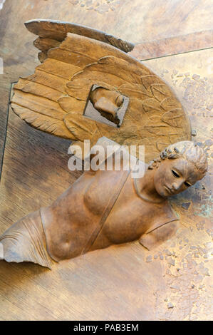 Porte de Bronze 'Annonciation' sculpture d'Igor Mitoraj en la Basilique Santa Maria degli Angeli e dei Martiri à Rome Banque D'Images