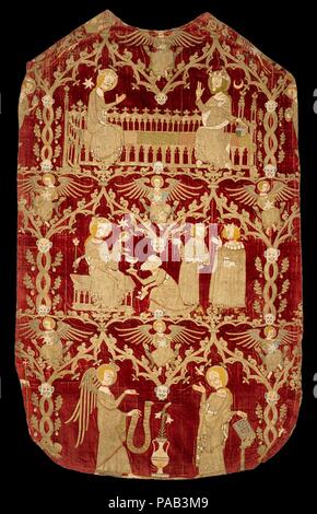 Chasuble (Opus Anglicanum). Culture : British. Dimensions : hors tout (Chasuble) : 51 x 30 in. (129,5 x 76,2 cm). Date : ca. 1330-50. Produits de broderie en Angleterre à partir du treizième au quinzième siècle était si célèbre qu'il a été connu simplement comme opus anglicanum (Anglais). Cette chasuble est un des plus beaux exemples. Représenté à l'avant sont des Saints Pierre, Paul, André, et James. À l'arrière sont le couronnement de la Vierge, l'Adoration des Mages, et l'annonciation ainsi que d'inscriptions. Cette chasuble, un manteau sans manches porté par le prêtre pendant la messe, a été tr Banque D'Images