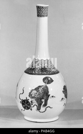 (Un vase d'une paire). Culture : la Chine. Dimensions : H. 21 in. (53,3 cm). Musée : Metropolitan Museum of Art, New York, USA. Banque D'Images