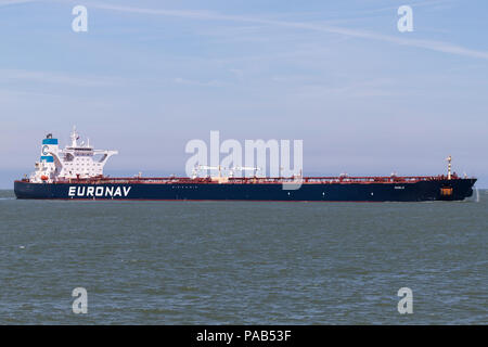 NOBLE pétrolier VLCC Rotterdam entrant. Euronav est une entreprise de transport maritime international qui se concentre sur le transport du pétrole par mer. Banque D'Images