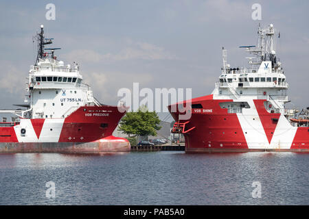Un navire d'approvisionnement de la plate-forme vos précieux et le navire de soutien sous-marine VOS SHINE.VOS (Vroon Offshore Services) est un important fournisseur de services maritimes à l'étranger Banque D'Images