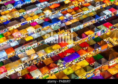 Marché de nuit des trains à Bangkok, Thaïlande Banque D'Images