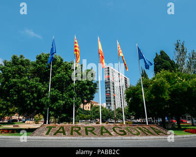 Inscription L'accueil des visiteurs à Tarragone, Catalogne, Espagne sur la Placa de la Imperial Tarraco Banque D'Images