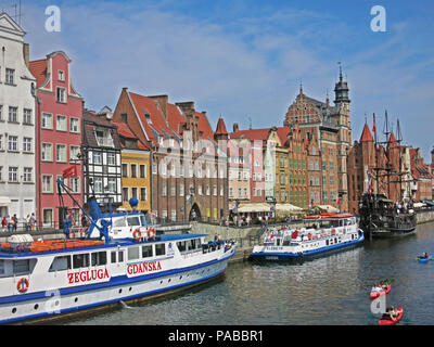 Vieux port sur la rivière Motlawa, Gdansk, Poméranie, Pologne Banque D'Images