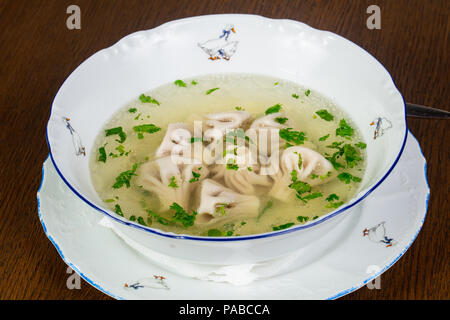 Khinkali géorgienne aux herbes soupe Banque D'Images