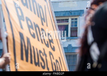 Los Angeles, USA. 23 juillet, 2018. Des centaines d'une marche pour pour les droits des immigrants à la "famille appartiennent ensemble" rassemblement à MacArthur Park à Los Angeles. Crédit : Christian Monterrosa/Pacific Press/Alamy Live News Banque D'Images