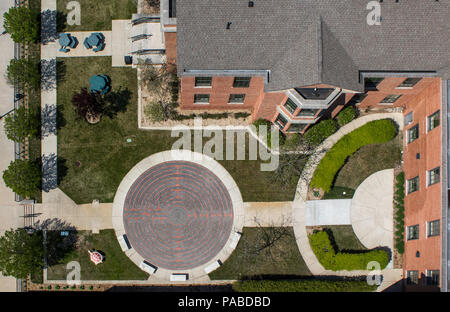 Vue aérienne du parc qui entoure la Bibliothèque du District de Petoskey Banque D'Images