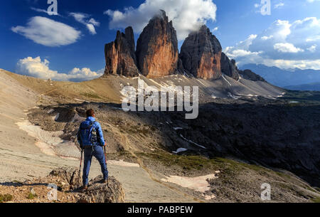 Le randonneur au Tre Cime di lavadero Banque D'Images