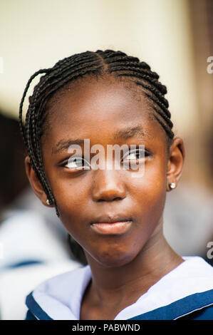 ACCRA, GHANA - mars 4, 2013 : Portrait d'un élève d'une des écoles ghanéennes portant des uniformes spéciaux au Ghana, Mar 4, 2013. Cet uniforme est sur Banque D'Images