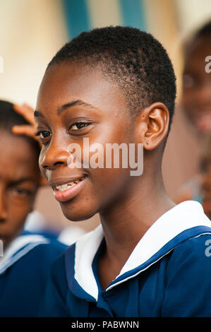 ACCRA, GHANA - mars 4, 2013 : Portrait d'un élève d'une des écoles ghanéennes portant des uniformes spéciaux au Ghana, Mar 4, 2013. Cet uniforme est sur Banque D'Images