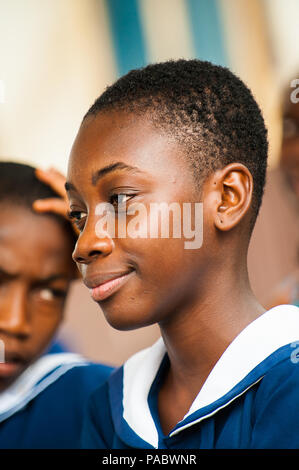 ACCRA, GHANA - mars 4, 2013 : Portrait d'un élève d'une des écoles ghanéennes portant des uniformes spéciaux au Ghana, Mar 4, 2013. Cet uniforme est sur Banque D'Images