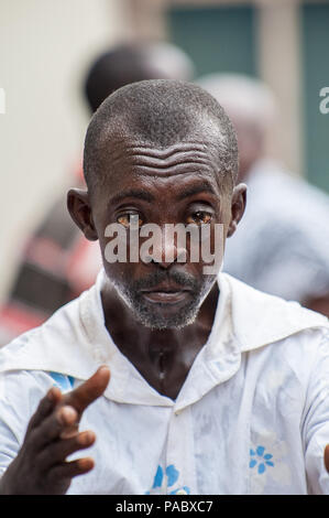 ACCRA, GHANA - mars 4, 2012 : Unidentified man portrait ghanéen au Ghana. Les gens souffrent de la pauvreté du Ghana en raison de l'instabilité de la situation économique Banque D'Images