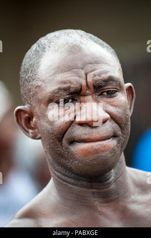 ACCRA, GHANA - mars 4, 2012 : Unidentified man portrait ghanéen au Ghana. Les gens souffrent de la pauvreté du Ghana en raison de l'instabilité de la situation économique Banque D'Images