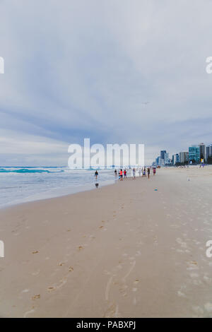 GOLD COAST, AUSTRALIE - Janvier 13th, 2015 : l'océan Pacifique et la plage de Surfers Paradise Banque D'Images